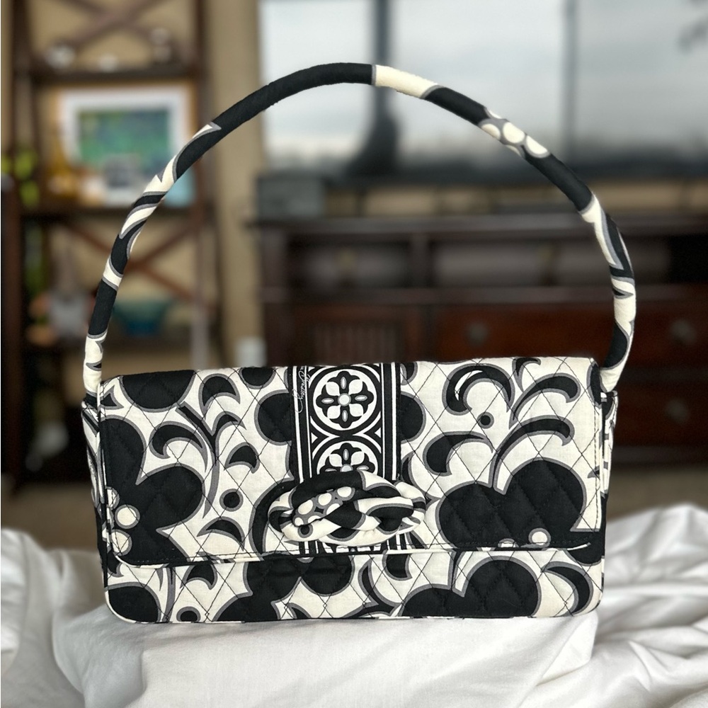 NWT Retired Vera Bradley “Knot Just a Clutch” in Night & Day pattern